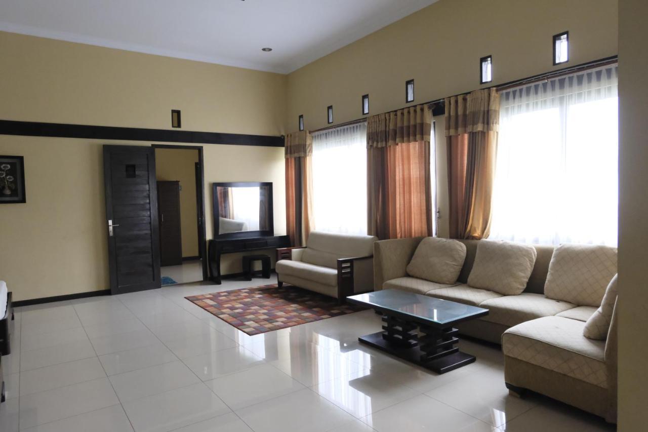Aldeoz Villa Ciater Sarireja Ngoại thất bức ảnh